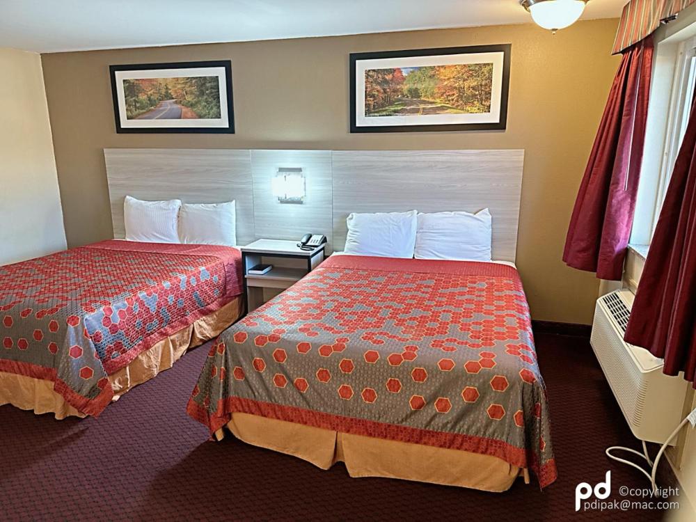 Two Queen Beds Suite Efficiency - Non-Smoking interior
