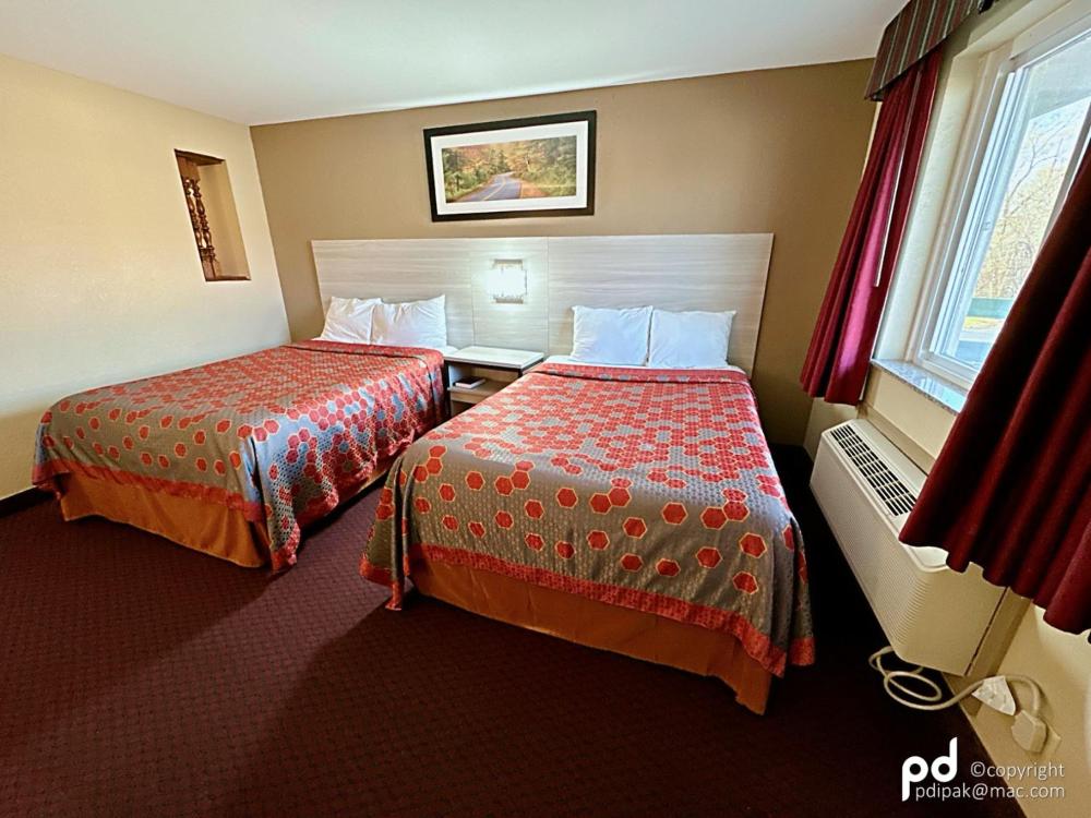 Two Double Beds Suite - Non-Smoking interior